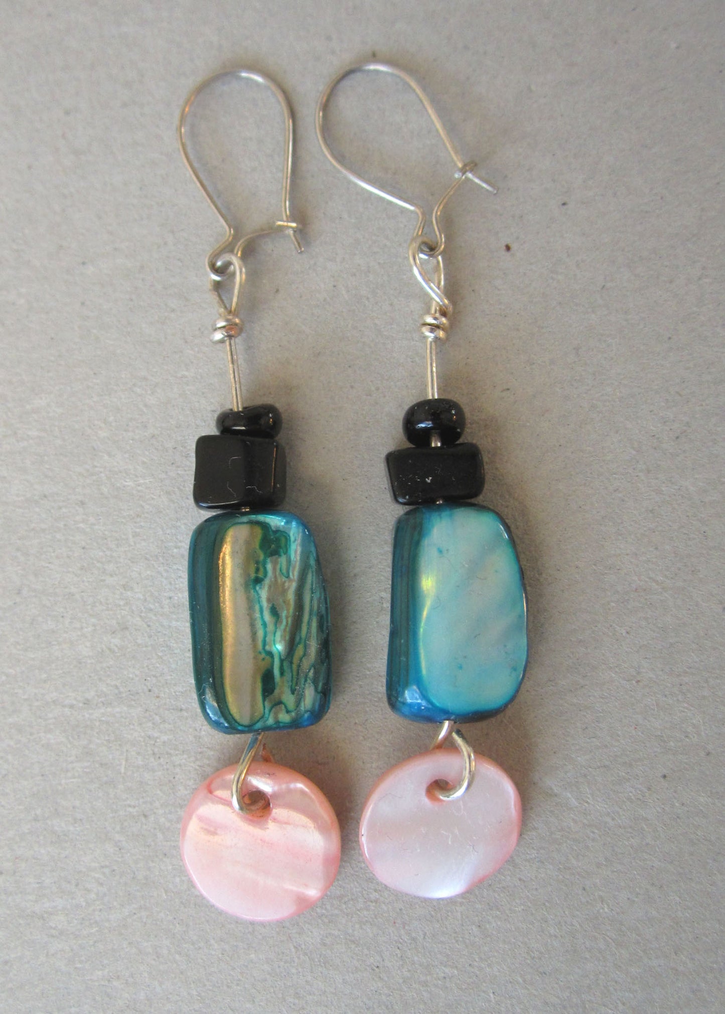 Art.No. 41101-0019 Mother of Pearl Earrings