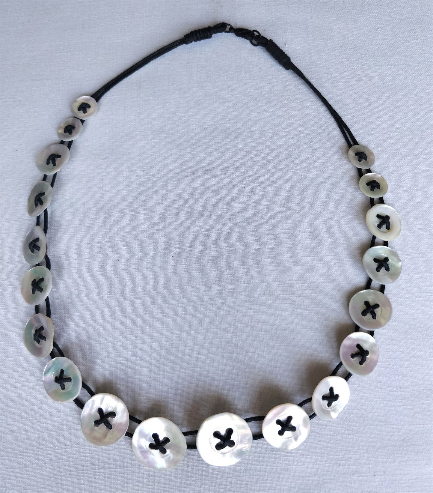 Art.No. 21502-0002 Mother of Pearl Button Necklace