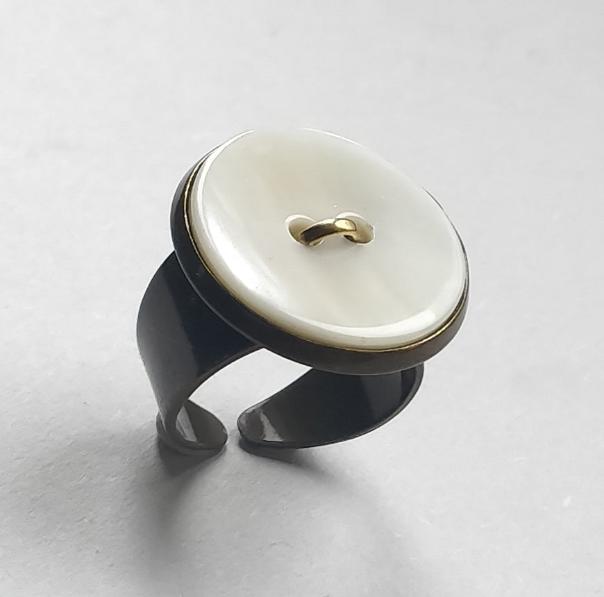 Art.No. 30504-0003 Bronze Button Ring