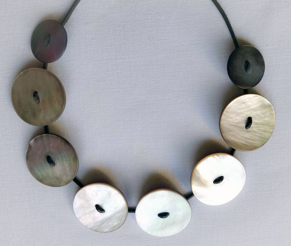 Art.No. 21502-0006 Mother of Pearl Button Necklace