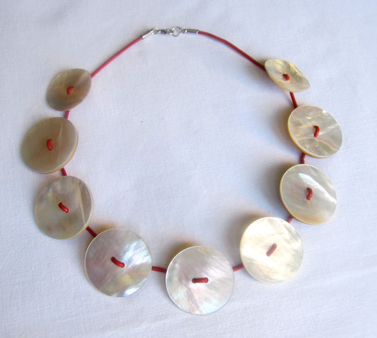 Art.No. 21502-0008 Mother of Pearl Button Necklace