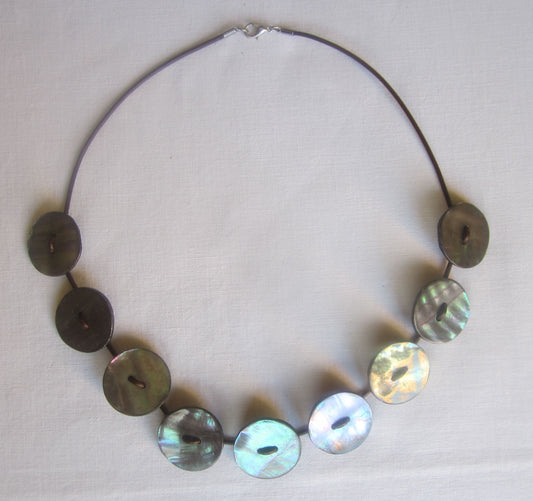 Art.No. 21502-0009 Mother of Pearl Button Necklace
